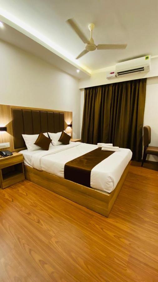 Hotel Plaza Heights Mangalore Esterno foto